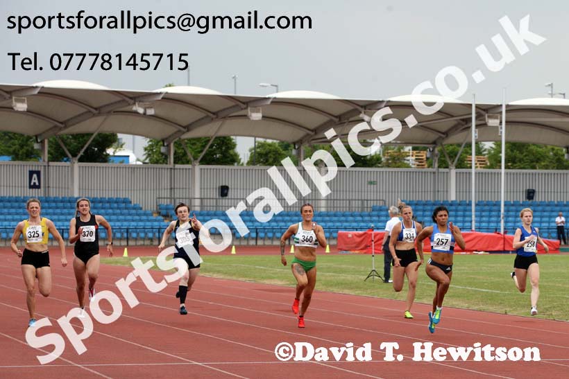Senior womens 200 metres, Northern Senior and Under-20s Champs., Sports City, Manchester. Photo: David T. Hewitson/Sports for All Pics